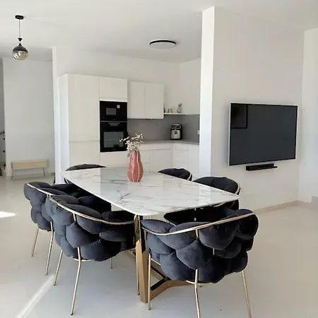 Luxury Michelle * أوروبيتش