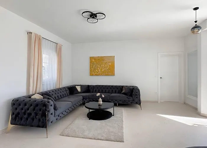 Luxury Michelle אורביץ