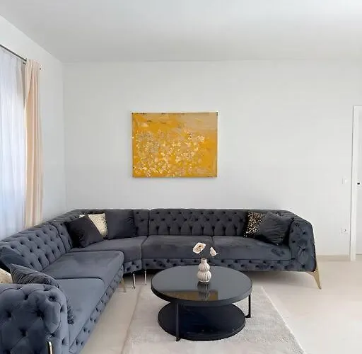 וילה Luxury Michelle *