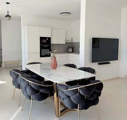 Luxury Michelle * אורביץ