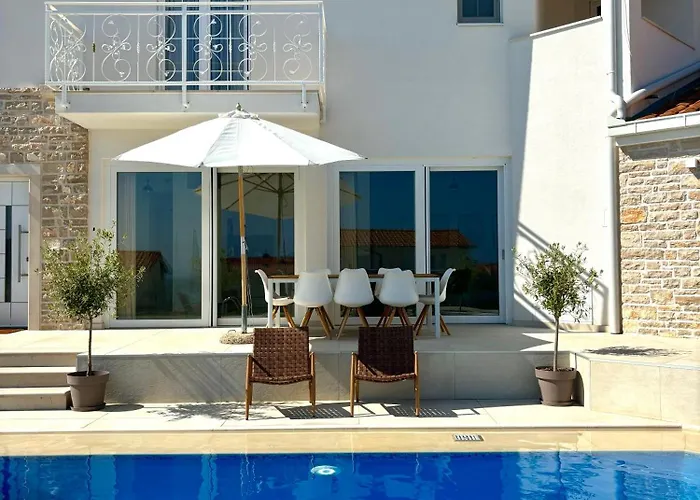 Luxury Michelle אורביץ